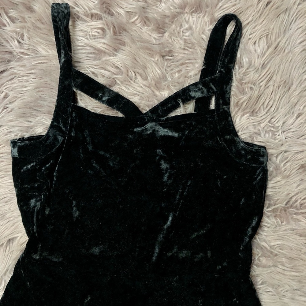 Black Velvet Dress! 🖤 - Picture 5 of 8